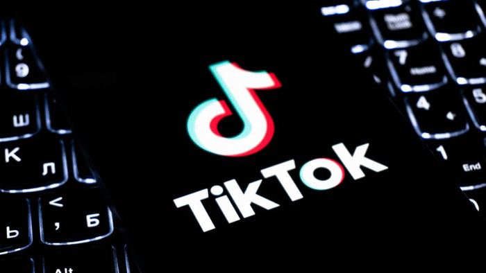 TikTok Bans AI Voices and Pre-Recorded Audio in Shopping Livestreams